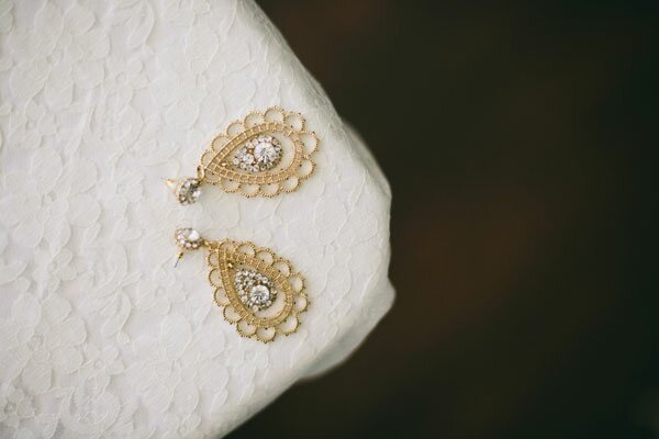 Poppy_Pink_Orange_County_Wedding_by_Studio_7_Photography.02 Gold Bridal Earrings