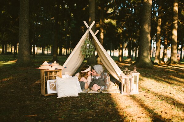 Glamping_Anniversary_Shoot_by_Taylor_Rhoades_Photography.09 Glamping Shoot