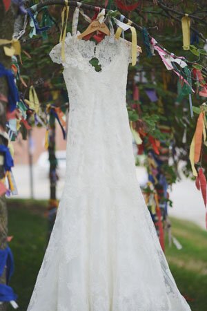 Iowa_Barn_Wedding_by_Hannah_White_Photography.01 Iowa Barn Wedding