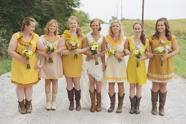 Iowa_Barn_Wedding_by_Hannah_White_Photography.05 Iowa Barn Wedding