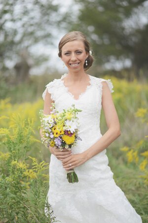 Iowa_Barn_Wedding_by_Hannah_White_Photography.08 Iowa Barn Wedding