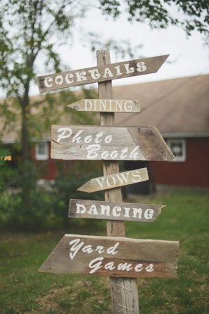 Iowa_Barn_Wedding_by_Hannah_White_Photography.09 Iowa Barn Wedding