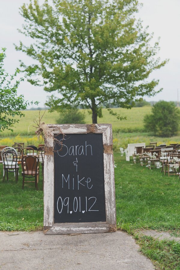 Iowa_Barn_Wedding_by_Hannah_White_Photography.11 Iowa Barn Wedding