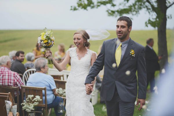 Iowa_Barn_Wedding_by_Hannah_White_Photography.14 Iowa Barn Wedding