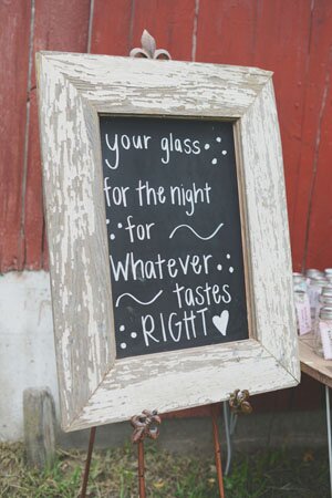 Iowa_Barn_Wedding_by_Hannah_White_Photography.20 Iowa Barn Wedding