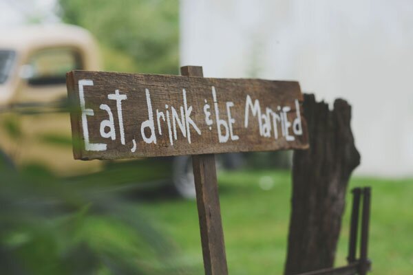 Iowa_Barn_Wedding_by_Hannah_White_Photography.22 Iowa Barn Wedding