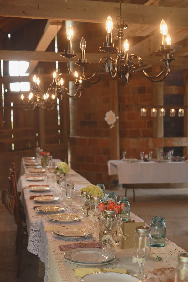 Iowa_Barn_Wedding_by_Hannah_White_Photography.23 Iowa Barn Wedding