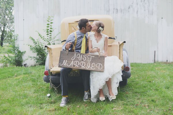Iowa_Barn_Wedding_by_Hannah_White_Photography.27 Iowa Barn Wedding